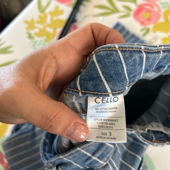 Cello Jeans Women's Juniors High Rise Denim Bell Bottom Flares size 3 - Picture 5 of 10